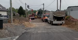 [ZDJCIA] Nowy asfalt na ul. Zebrzydowickiej. Przebudowa trwa od zeszego roku