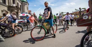 Start z pszczyńskiego rynku V Rajdu Rowerowego "Na kole bez pole" - 22.05.2016 r.