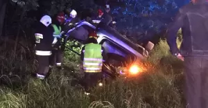VW Passat uderzył w drzewo na DK-81 - 24.0.2017
