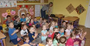 Uczniowie klas mundurowych edukują najmłodszych - 06.2013