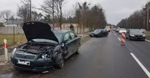 Kolizja BMW i Toyoty na zwężeniu na DK1 w Piasku - 13.01.2018