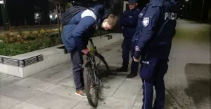 Dzielnicowi "doświetlali" pszczyńskich rowerzystów - 23.11.2021