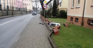19-latek staranował ogrodzenie - 01.04.2022