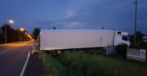 Ciężarówka blokuje ruch na ul. Bażantarnia - 08.07.2017