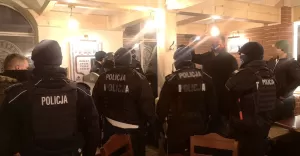 Kulisy interwencji w Tapsterze: 45 policjantów, 15 radiowozów
